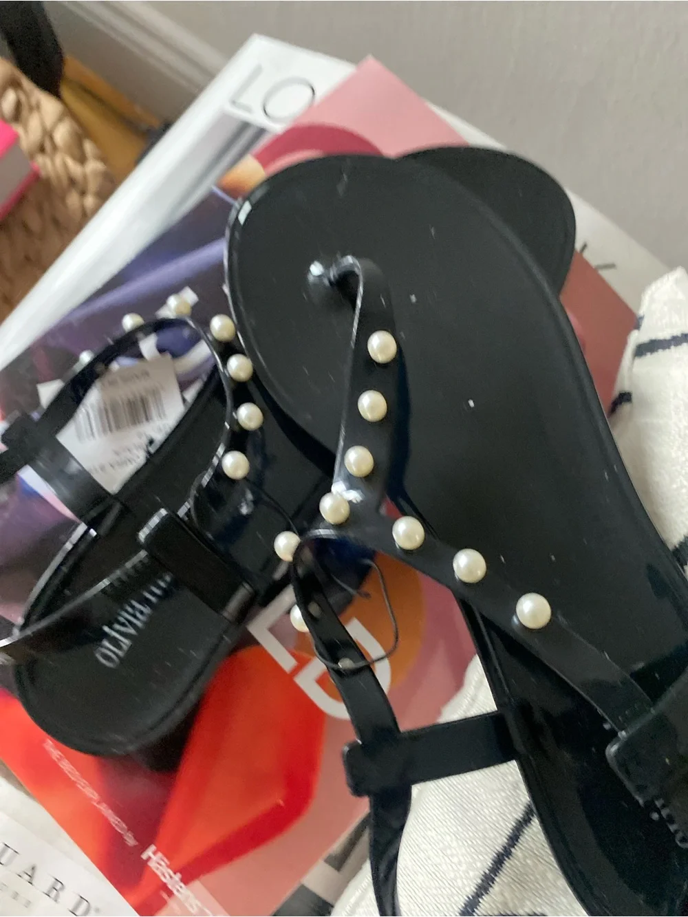 Black Pearl-Embellished Jelly Sandals - Women - Picture 4 of 7